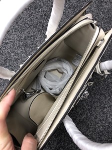 Sac à main de luxe en cuir de crocodile blanc exotique - Sac fourre-tout sophistiqué à poignée circulaire pour femmes, sac de bureau haut de gamme - Product Image 2
