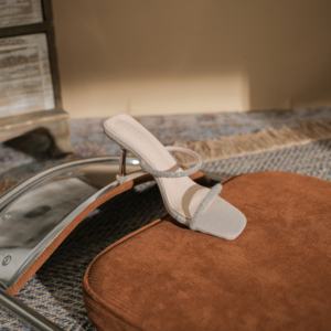 Sandalias de tacón de aguja elegantes y de alta calidad. Diseño de tacón fino con propiedades antideslizantes. Tacones altos con incrustaciones de diamantes - Product Image 6