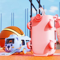 Vente en gros de tasse de paille de bus de dessin animé mignon grande capacité en plein air bouteille d'eau de voiture enfants verres bouteille de paille rebondissante