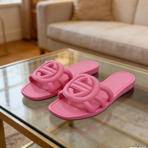 Sandalias de lujo para mujer 2025 con logo entrelazado, de goma rosa brillante, planas, de punta abierta, informales, para playa y piscina, de diseñador - Product Image 1