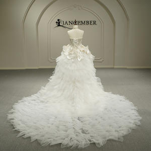 Robe de mariée grande taille de style moderne de haute qualité Gt26043, décolleté cœur, traîne chapelle, appliques en dentelle, 100 % polyester - Product Image 3