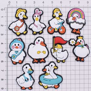 Mignon dessin animé <span class=keywords><strong>Yaya</strong></span> sabot chaussures ornement accessoires Pvc caoutchouc souple bricolage amovible Eva sandales boucle de chaussure - Product Image 1