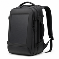 Grand sac à dos solaire noir extensible avec sangles à double boucle et poches latérales pour le transport en avion