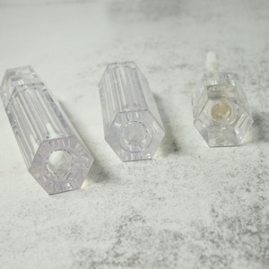 Tube de brillant à lèvres vide hexagonal transparent de 1,5 ml en gros avec bouchon à vis personnalisable pour cosmétiques - Product Image 3