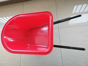 <span class=keywords><strong>Brouette</strong></span> de poignée <span class=keywords><strong>en</strong></span> <span class=keywords><strong>bois</strong></span> de roue solide de plateau <span class=keywords><strong>en</strong></span> plastique de matériel de haute qualité <span class=keywords><strong>pour</strong></span> des <span class=keywords><strong>enfants</strong></span> jouant - Product Image 3