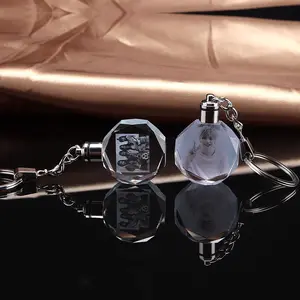 Vente en gros de porte-clés personnalisés en vrac LED laser 3D cristal de verre idées de souvenirs de mariage