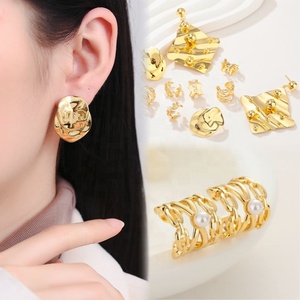 Bijouterie Nouveauté Plaqué Or 18 carats Zirconium Boucles d'Oreilles Clous Vintage Unisexe Vente en Gros - Product Image 2