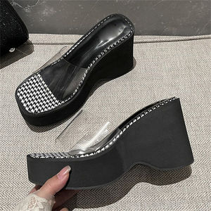 2025 mode haute qualité noir <span class=keywords><strong>talon</strong></span> compensé sandales talons hauts doux été nouveau Style PVC Transparent dames <span class=keywords><strong>large</strong></span> <span class=keywords><strong>pied</strong></span> talons hauts - Product Image 2