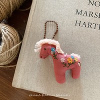 Porte-clés en tissu mignon style coréen, fait main, brodé floral, rembourré en coton, poney avec chaîne de perles, breloque de sac pour filles