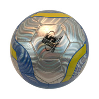 Ballon de football de formation en PVC taille 5, surface métallique argentée brillante à variation graduelle, par Sporting Products