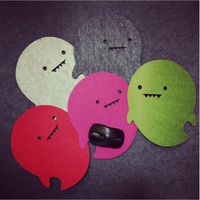 Tapis de clavier et de souris en feutre classique, écologique, durable, léger, en forme de petit fantôme mignon