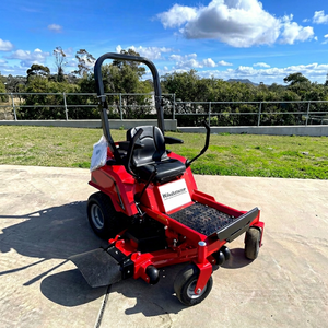 Tondeuse à gazon professionnelle de qualité industrielle, diesel 2 temps, 125 cm³, Toro TurfMaster, 30 pouces, commerciale, à conducteur marchant, avec contrôle par application - Product Image 1