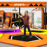 Parc de sport intérieur commercial tendance, zone d'aventure néon cyberpunk, trampoline, toboggan, équipement complet pour ninja, fabricant clé en main
