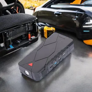 Produits de qualité Kits d'outils d'urgence de cavalier de voiture fiables Type C Jump Starter Power Bank avec port USB et lampe de poche