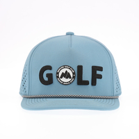 Gorra de Golf Personalizada de 5 Paneles, Elástica, de Alto Rendimiento, Color Azul Claro, con Bordado 3D, Perforaciones Láser, Cuerda Decorativa y Visera Plana con Cierre a Presión