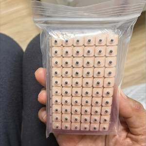 แผ่นแปะจุดฝังเข็มหู หินเปียนดำ แบบใช้ครั้งเดียว สำหรับบำบัดหู 600 ชิ้นต่อกล่อง - Product Image 5