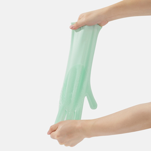 Gant de massage pour animaux de compagnie Roki 2-en-1 en silicone, gant de toilettage pour chiens, écologique, biodégradable, taille petite/moyenne, nettoyage des poils - Product Image 4