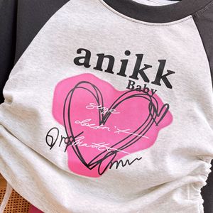 2025 primavera autunno camicia a maniche Raglan con stampa d'amore per bambini e <span class=keywords><strong>pantaloni</strong></span> <span class=keywords><strong>Cargo</strong></span> da ragazza Set Casual in due pezzi - Product Image 4