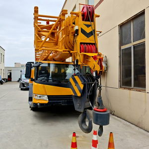 Grúa sobre Camión XCMG QY55KC de 55 Toneladas con Pluma Telescópica para Construcción y Montaje de Estructuras de Acero - Product Image 1