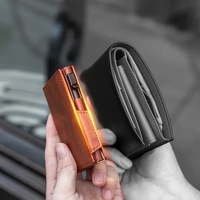 Dompet Pop Up Kulit PU Serat Karbon Kustom dengan Penahan Kartu RFID dan Penutup Magnet untuk Pria