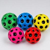Ballon d'entraînement perforé en PU de 6,3 cm pour enfants, idéal pour jongler, lancer et attraper – Personnalisation OEM