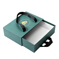 Boîte cadeau rigide haut de gamme avec impression de logo personnalisé, ruban magnétique, poignée coulissante, doublure en éponge luxueuse et écologique