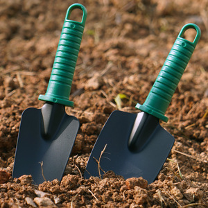 Outils de jardinage pour la plantation, les fleurs en pot et la culture des légumes : Râteau à quatre dents et pelle – Ensemble d'outils essentiels pour la maison - Product Image 4