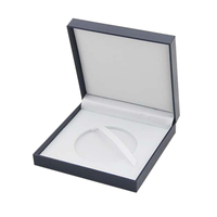 Boîte d'emballage cadeau personnalisée pour médaille de marque FiveFine, avec couvercle en tissu lin noir, taille et logo personnalisés