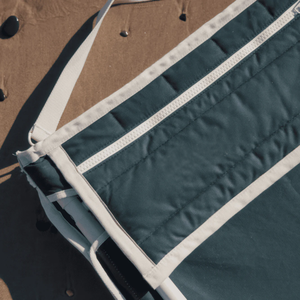 Silla de Playa Plegable Portátil de Verano con Marco de Aluminio Compacto, Respaldo Acolchado Ajustable y Correa para Exteriores, Piscina o Playa - Product Image 4