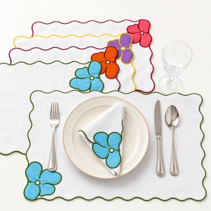 Servilleta de Lino Natural Francés de Lujo con Diseño Floral, Mantel Individual de Lino Bordado con Monograma para Decoración de Mesa de Boda - Product Image 1