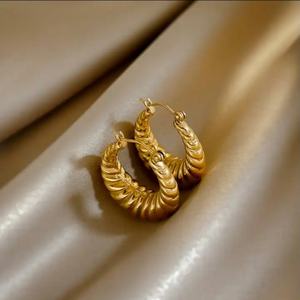 Pendientes de Aro Geométricos Grandes y Brillantes de Acero Inoxidable con Baño de Oro de 18K para Mujer - Product Image 6