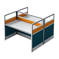 Poste de travail moderne en bois pour 4 personnes avec cloison, éco-responsable, convertible, extensible et modulaire