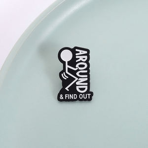 Autour et découvrez l'humour adulte émail broche citation drô<span class=keywords><strong>le</strong></span> métal broche revers sac à dos Badge bijoux cadeau décoratif pour les amis - Product Image 1