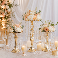 Décorations et accessoires pour fêtes de mariage : centres de table romantiques vintage en métal et acrylique doré pour aménagement de lieux et tables