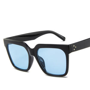 Gafas de Sol Cuadradas de Moda 2021 con Logotipo Personalizado, Montura Grande de Una Pieza, Protección UV400 para Hombre y Mujer - Product Image 4