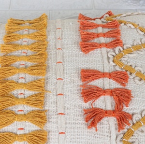 Funda de Cojín Cuadrada con Borde de Flecos, Textura Moderna Hecha a Mano, 100% Algodón, Color Amarillo Mostaza Marfil, Decoración para el Hogar, Cierre con Cremallera - Product Image 4
