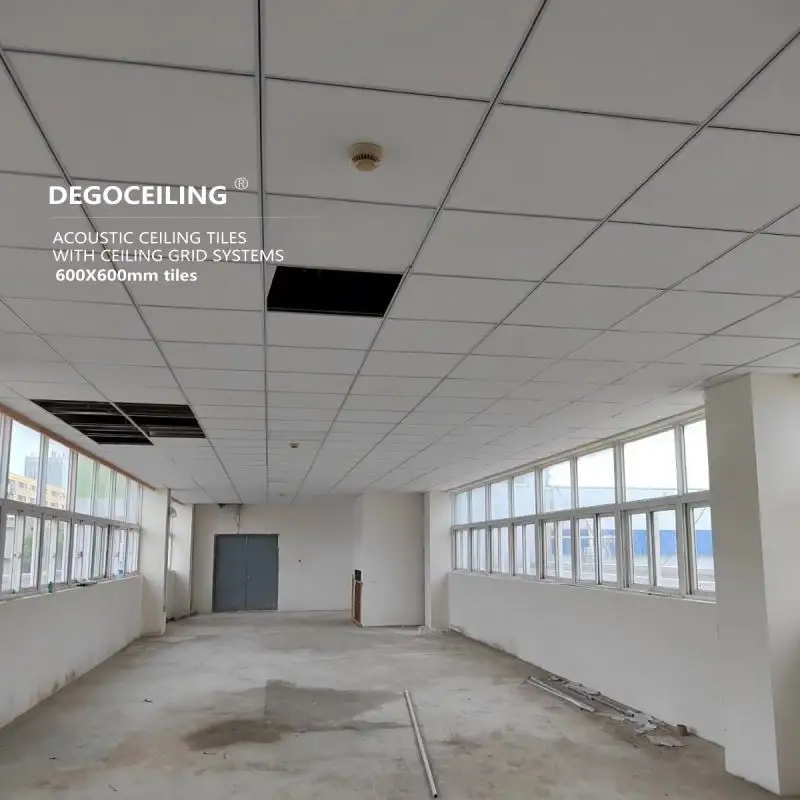 Panneau acoustique ignifuge de panneau de faux plafond a1 2ft x 4ft tuile étanche à l'eau pour l'école d'hôpital