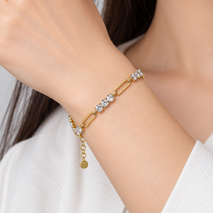 สร้อยข้อมือสแตนเลสประดับเพชรคิวบิกเซอร์โคเนีย ชุบทอง 14K สีทอง - Product Image 5