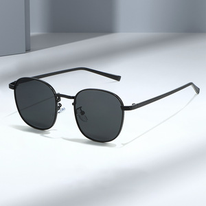 Occhiali da Sole Quadrati Vintage in Metallo 2026 da Donna, Eleganti Occhiali Decorativi, Occhiali da Sole Popolari con Logo Personalizzato di Alta Qualità - Product Image 2