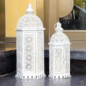 Farol de Hierro Plateado Duradero de Alta Calidad para Decoración del Hogar Elegante Hecha a Mano, Ocasiones Festivas, Uso en Interiores y Exteriores - Product Image 4