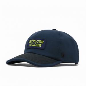Casquettes de sport structurées à 6 panneaux en caoutchouc personnalisé avec logo, bleues, à séchage rapide, imperméables, avec trous découpés au laser, style snapback, pour la course à pied - Product Image 1