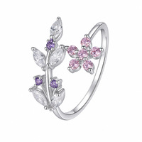 Anillo Abierto Glowluxe con Flores y Hojas Botánicas, Detalles en Rosa, Morado y Transparente, Plata de Ley 925, Joyería Contemporánea