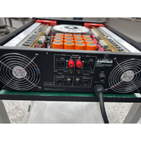 Amplificateurs de classe TD, 3000W X 2, utilisent des transformateurs en cuivre pur et peuvent supporter une charge de 2 ohms pendant des périodes prolongées.