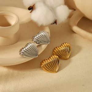 Heart-Shaped <b>Stud</b> Earrings In <b>Titanium</b> Steel With Vertical Stripes 18k Gold Plated For Fashion Jewelry - Product Image 2