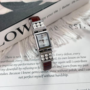 Reloj de Cuarzo para Mujer con Perlas de Lujo Ligero, Especial de Navidad, Diseño de Nicho de Alta Estética - Product Image 3