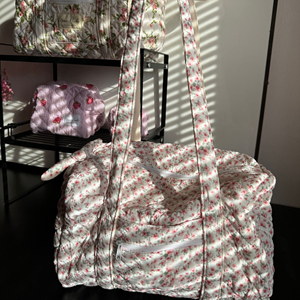 Sac de voyage matelassé <span class=keywords><strong>en</strong></span> coton pour femme, petit sac fourre-tout <span class=keywords><strong>en</strong></span> coton matelassé pour femme, mini sac de voyage <span class=keywords><strong>en</strong></span> tissu éponge pour l'extérieur, sac de voyage mini Peony - Product Image 4