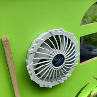 Maison de luxe en plastique durable design pour animaux de compagnie, grande niche pour chien avec énergie solaire et ventilateur