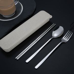 Juego de Cubiertos Portátiles de Metal con Estuche: Palillos, Cuchara y Pajita para Viaje - Product Image 5