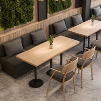 Ensemble de mobilier de restaurant commercial : banquette en forme de C avec coussin en velours, table ronde sur piétement et chaises – Vente en gros
