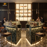 Comptoir de bar commercial personnalisé, unique, grand, rond, en jaspe zèbre vert, pierre semi-précieuse, pour restaurant, hall d'hôtel